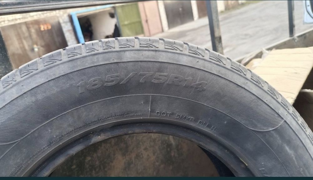 Продам пару летних шин