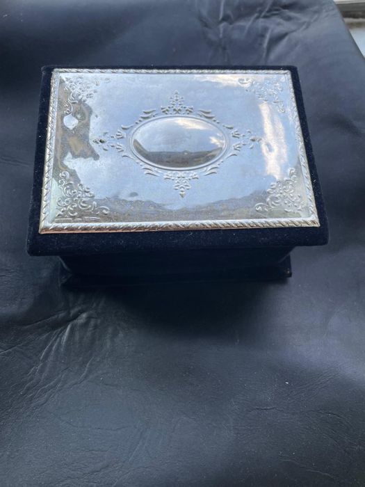 Cutie argint 925,bijuterii stantata model deosebit,in stare f buna!!