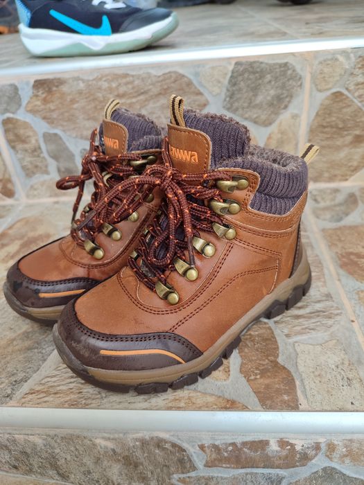 Детски обувки, момче и момиче