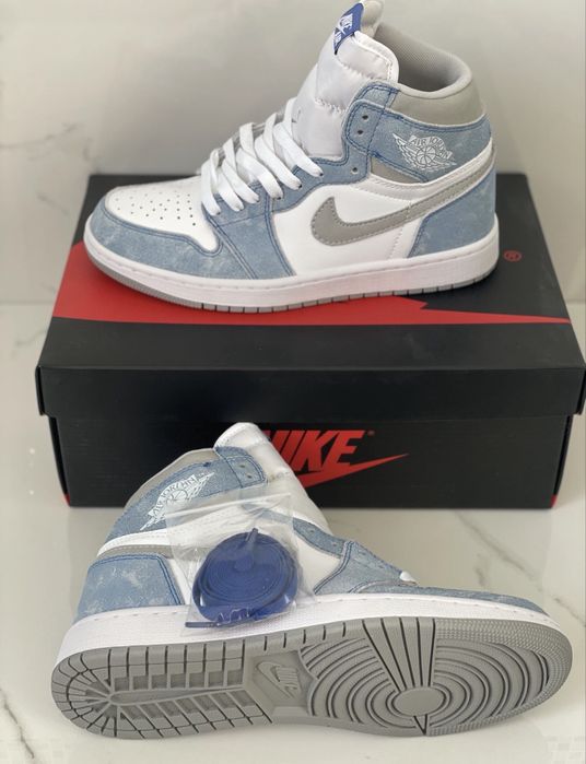 Jordan 1 Hyper Royal
