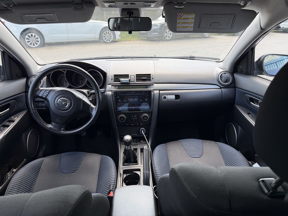 Mazda 3, Limuzină