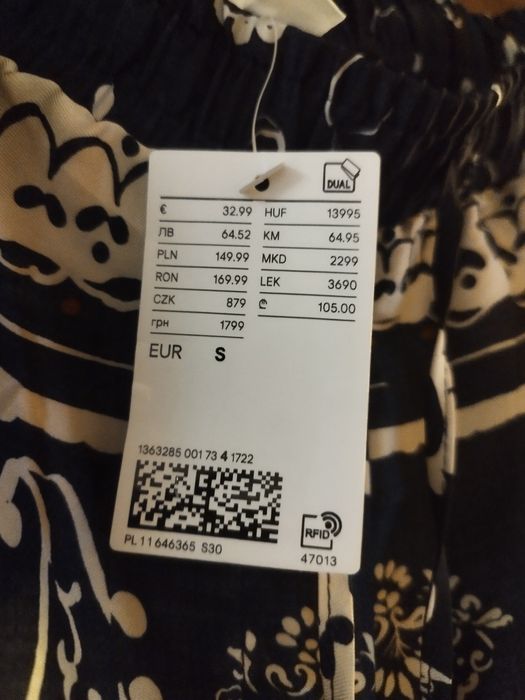Compleu compus din doua piese H&M nou cu eticheta