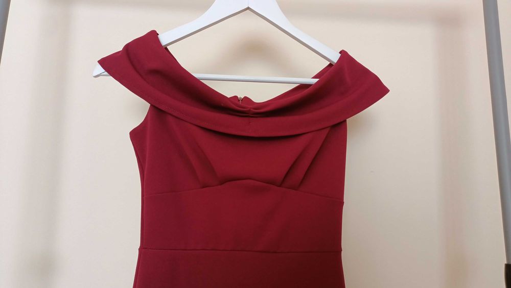 Rochie de culoare rosie