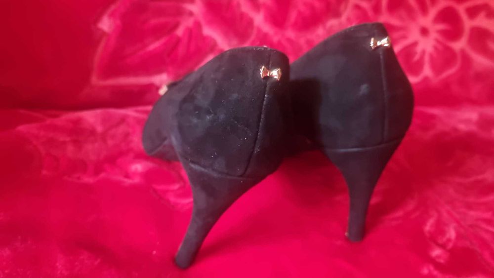 Pantofi stiletto clasici Ted Baker