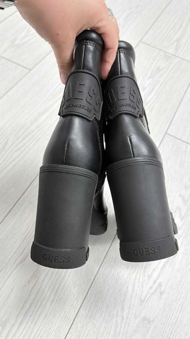 Cizme cu toc Guess 37 - nepurtate