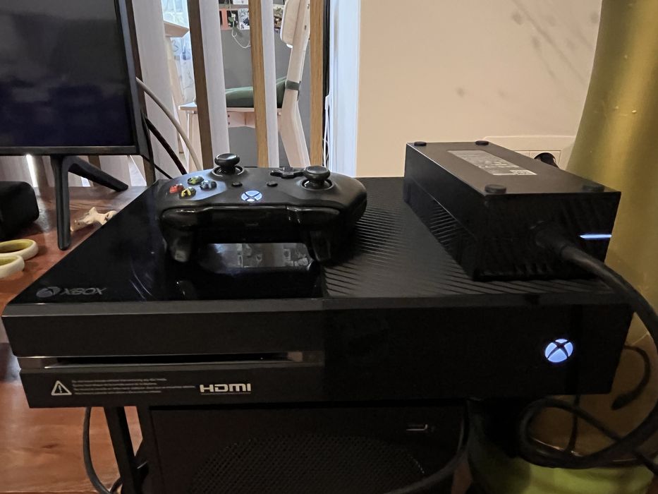 Xbox One 500 GB – Perfect funcțional – Stare foarte bună + controller original