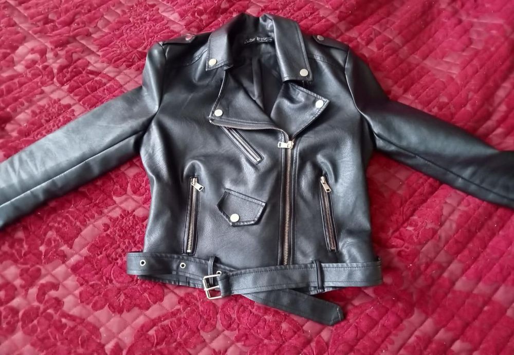 Продам куртки. В отличном состояние