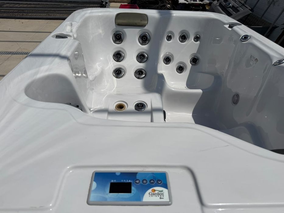Vand jacuzzi 3-6 persoane