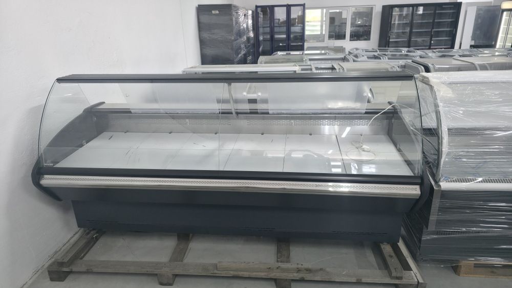 Хладилна витрина 2.60 м