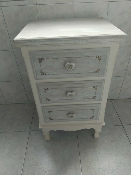 Винтидж дървено шкашфче