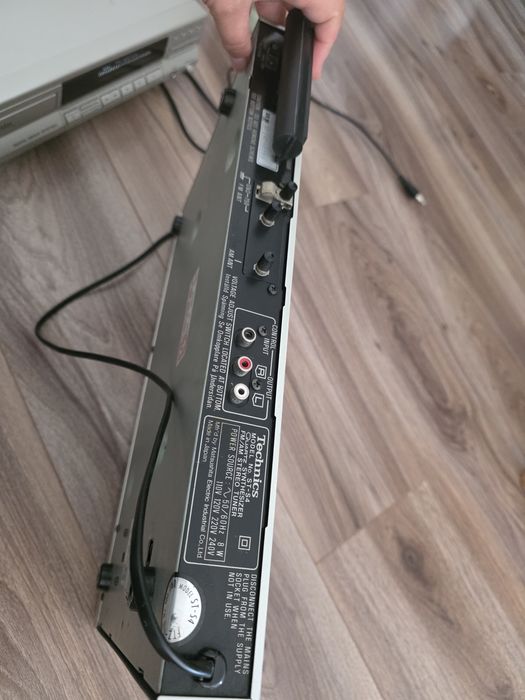 Technics Player și Technics ST-S4, Quartz Synthesizer Stereo Tuner