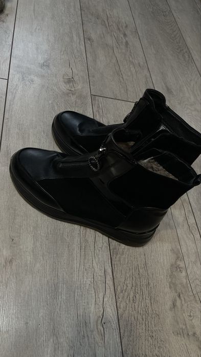Продам сапоги новые