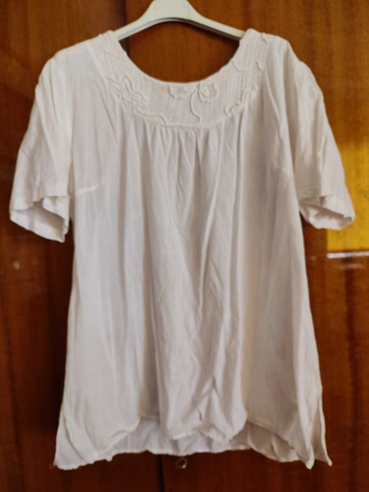 Продавам битови дрехи и тъкани