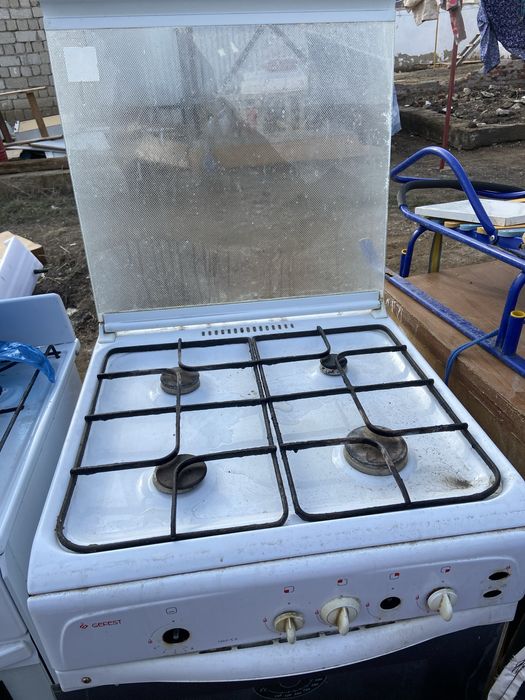 Продам газовую плиту