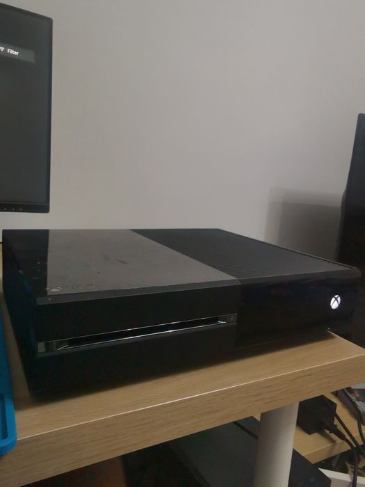Xbox one  500gb cu mafia și nfs heat