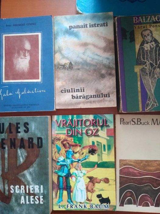 Vand carti cu 3 lei bucata