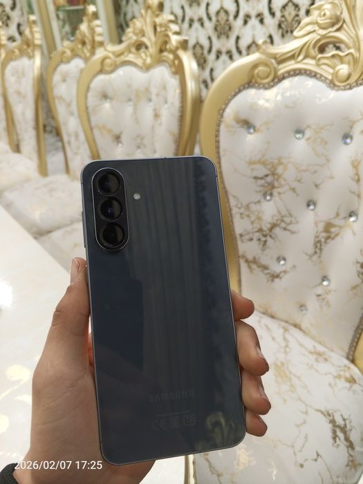 Samsung A56 5G xolati ideal.