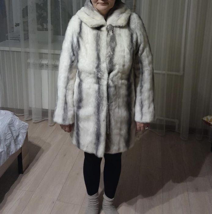 Продам шубу белую