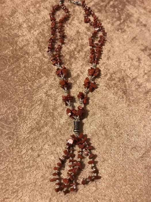 Колиета от естествени камъни