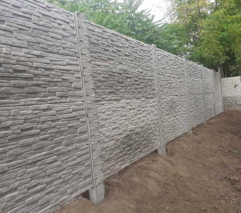 Gard beton din placi prefabricate