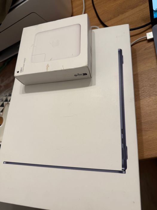 MacBook Air 13″ M5 – 16 GB RAM / 512 GB SSD / Factura Emag / FullBox