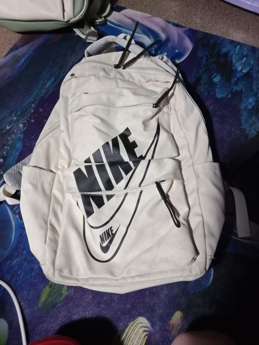 Продам рюкзаки б/у