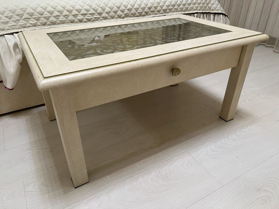 Журнальный столик продам