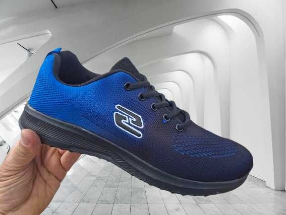 Дишащи олекотени мъжки маратонки в преливащо синьо и черно - S