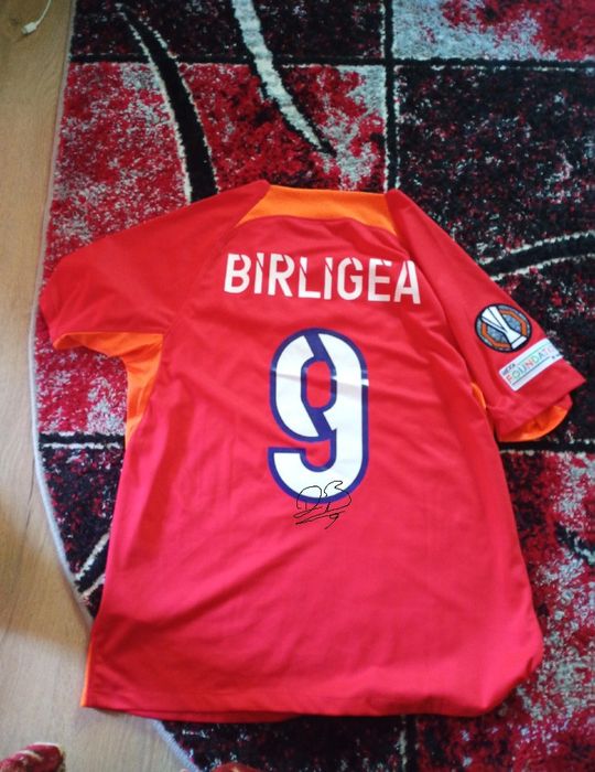 Tricou FCSB semnat de Bîrligea