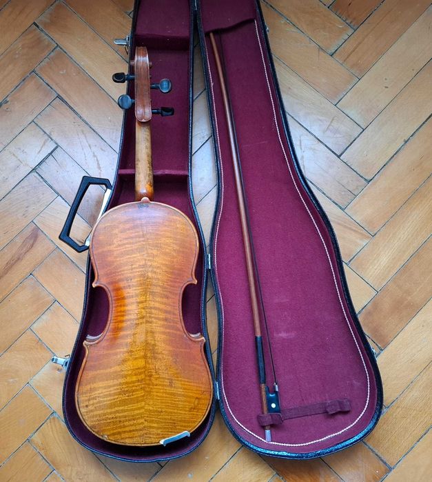 Vând vioară 4/4 copie Stradivarius stare foarte bună