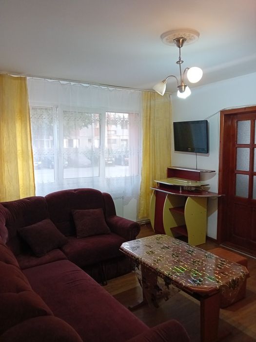 De  închiriat apartament 2 camere 220 e