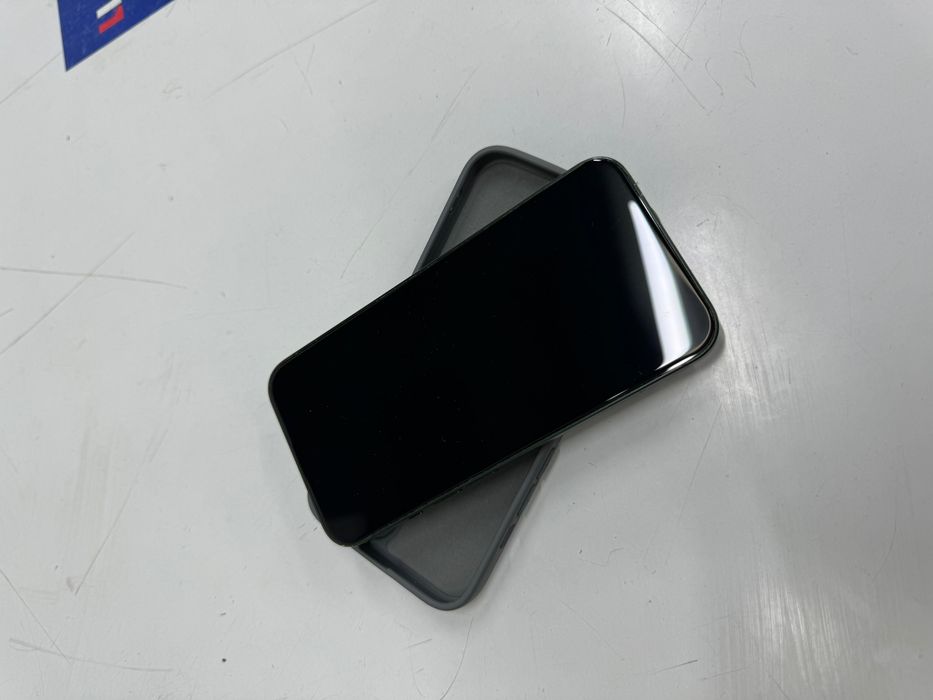 Продам Iphone 13