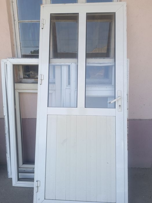 Продам алюминиевый дверь