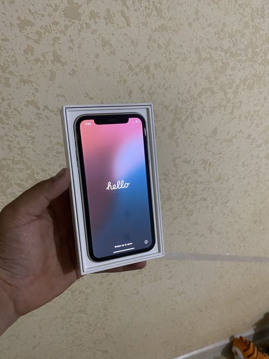 Белый Айфон 11..