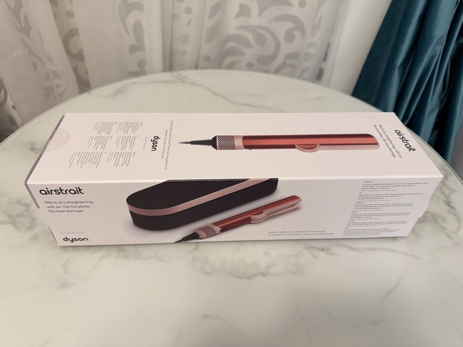 Dyson  Airstrait