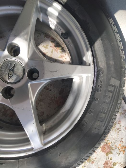 Vând roata de mașină aliaj firelli