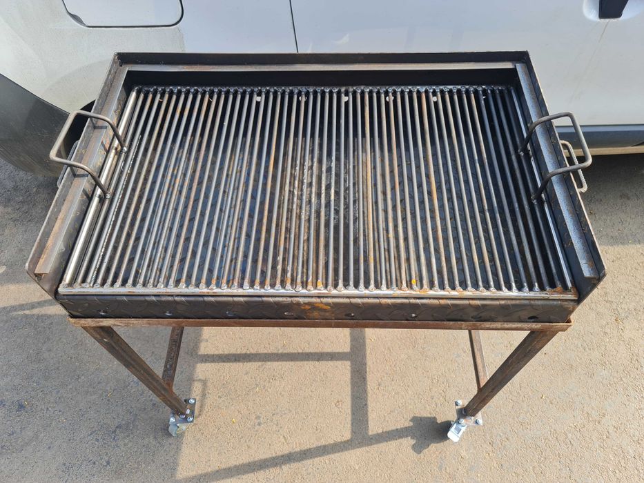 Gratar pe carbuni/lemne