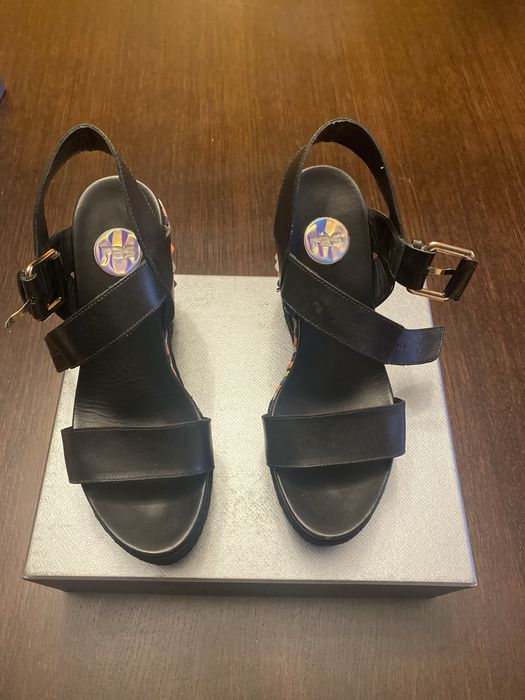 Кожени сандали на платформа марка RAS