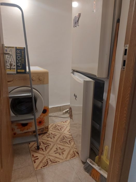 Închiriez apartament cu 2 camere