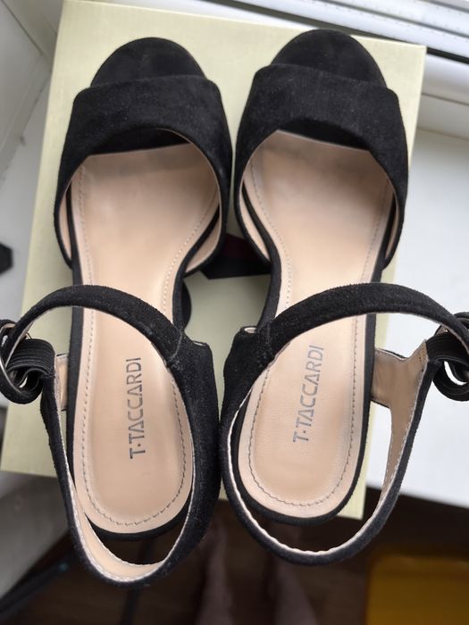 Продам Босоножки Kari