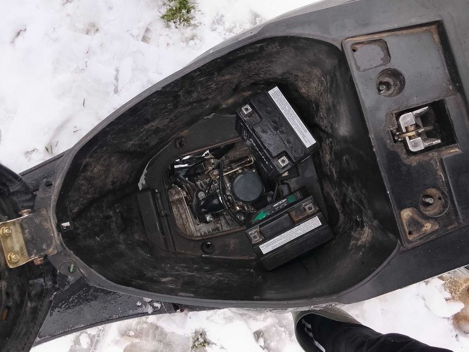 Vând scuter pegout v-clic