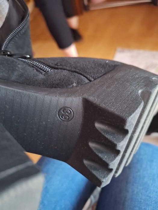 Боти на висок ток