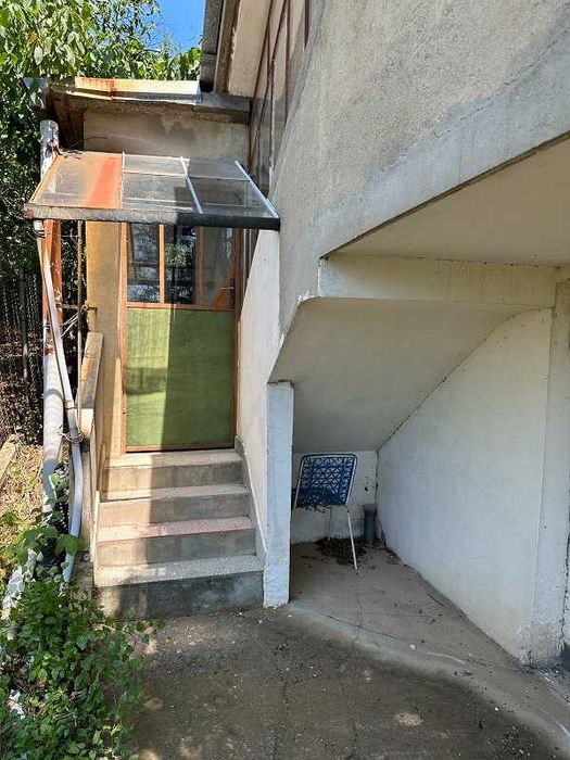 къща, тухла 1984г. , на 2 етажа, село Долна Диканя, двор 870м