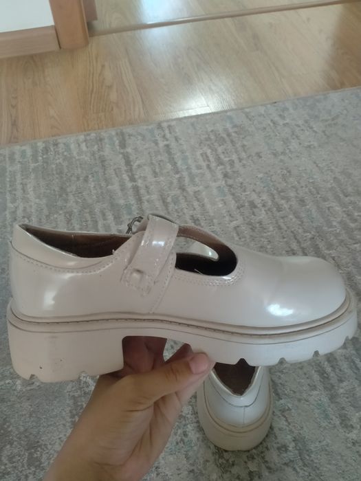 Продам женский туфли