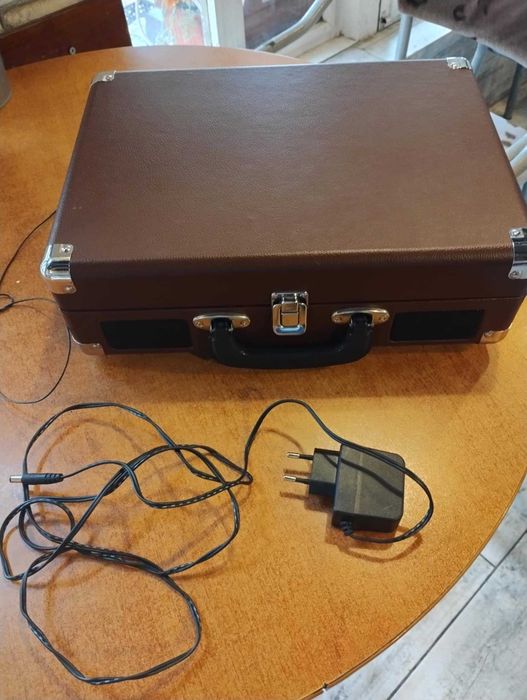 Грамофон, презапис от него на

флашка
, блутут.Изход към усилвател.