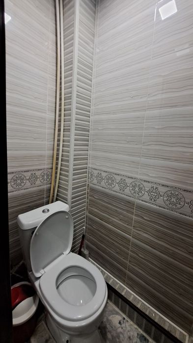 Чирчик шахар 
10-микрораён 25-мактаб ёнида 
#2-хона 3-этаж 
Квартир