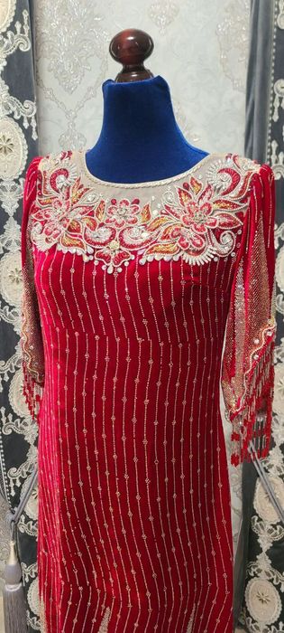 Töy va tadbirlar uchun libos sotiladi