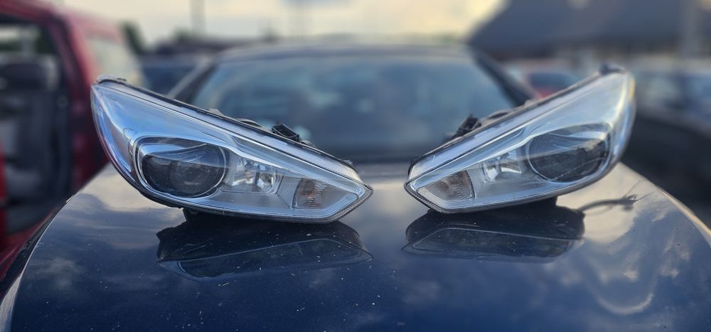 Far xenon adaptiv Ford Focus 3 cu Daylight