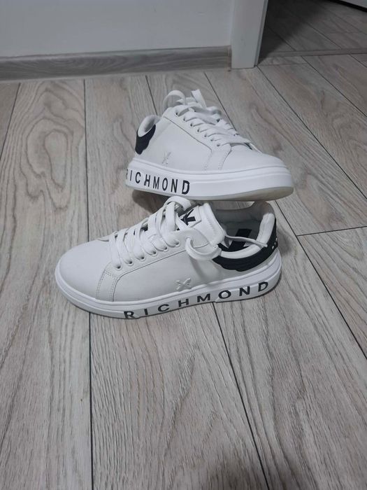 Adidași Richmond