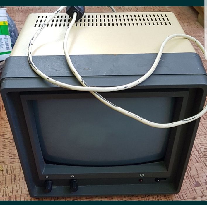 Монитор за ретро компютрите Правец 82